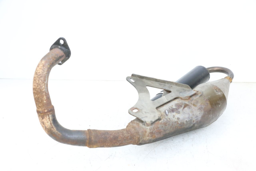 photo de POT ECHAPPEMENT PIAGGIO NEW TYPHOON 50 (2018 - 2021) - Gros plan technique