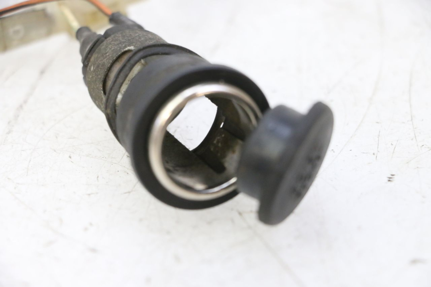 photo de PRISE ALLUME CIGARE KYMCO GRAND DINK 125 (2002 - 2007)