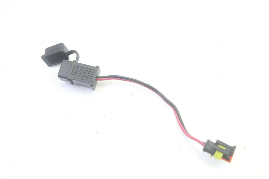 photo de PRISE ALLUME CIGARE PIAGGIO MP3 HPE 350 (2018 - 2020) - Autre angle de vue