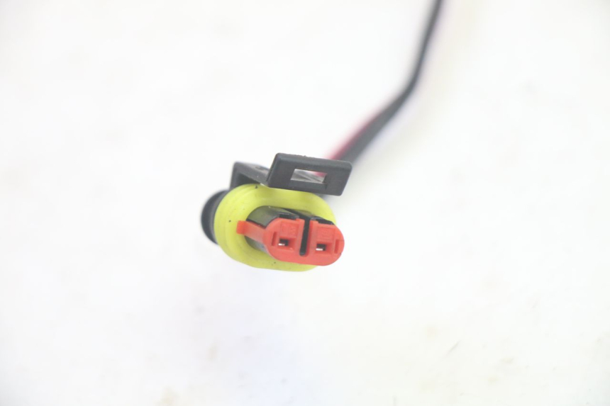 photo de PRISE ALLUME CIGARE PIAGGIO MP3 HPE 350 (2018 - 2020) - Gros plan technique