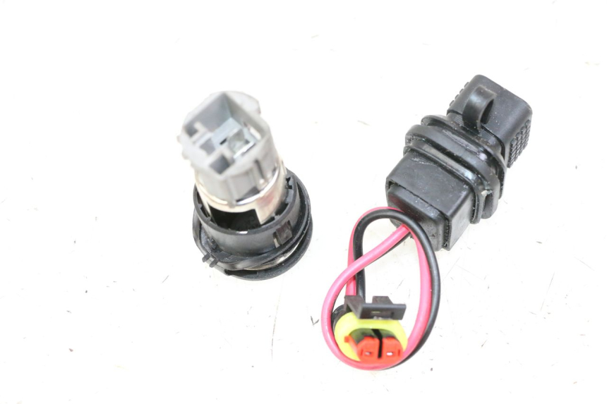 photo de PRISE ALLUME CIGARE PIAGGIO MP3 500 (2014 - 2016)