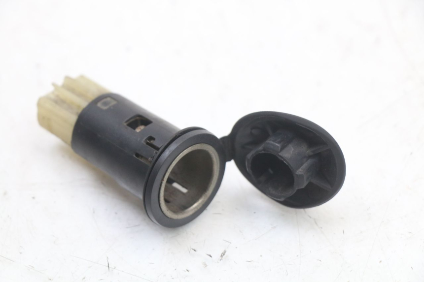 photo de PRISE ALLUME CIGARE PEUGEOT SATELIS 125 (2010 - 2012)