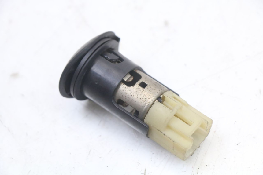 photo de PRISE ALLUME CIGARE PEUGEOT SATELIS 125 (2010 - 2012)