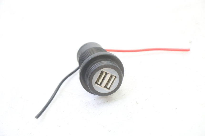 photo de PRISE ALLUME CIGARE HONDA ST PAN EUROPEAN 1300 (2002 - 2013)