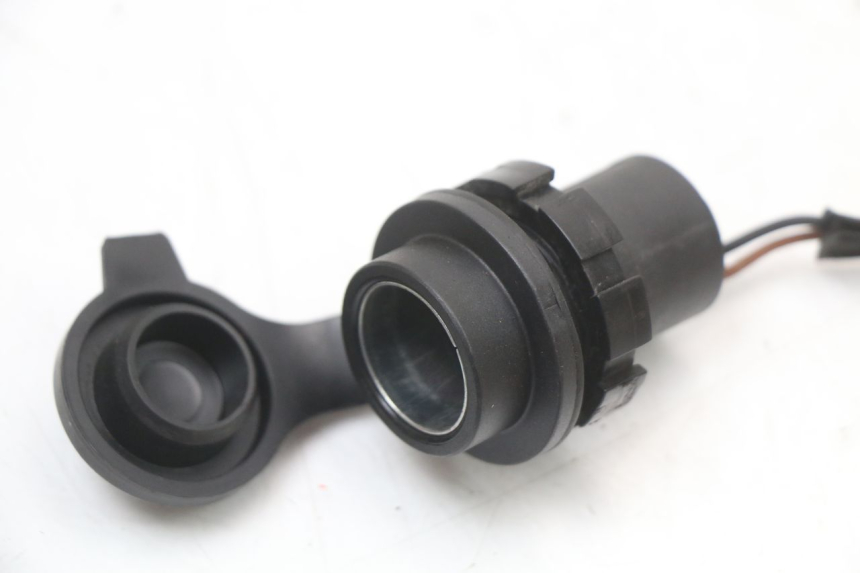 photo de PRISE ALLUME CIGARE YAMAHA XMAX X-MAX ABS 125 (2017 - 2020)