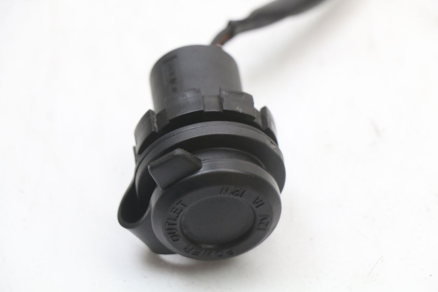 photo de PRISE ALLUME CIGARE YAMAHA XMAX X-MAX ABS 125 (2017 - 2020)