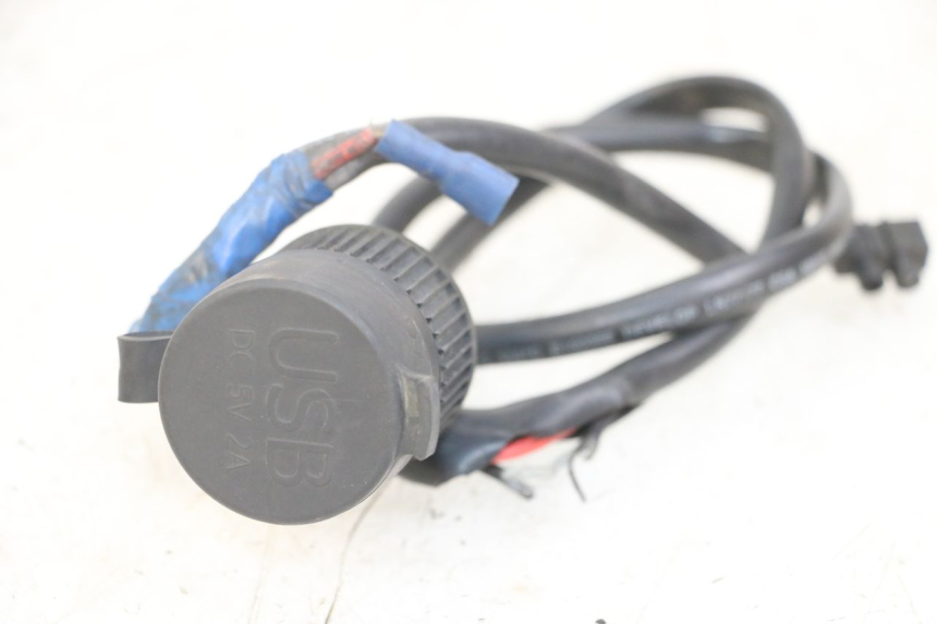 photo de PRISE ALLUME CIGARE PIAGGIO XEVO - X EVO 125 (2007 - 2017) - Détail de la pièce