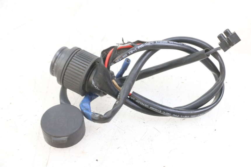 photo de PRISE ALLUME CIGARE PIAGGIO XEVO - X EVO 125 (2007 - 2017) - Vue d’ensemble