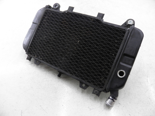 photo de RADIATEUR KAWASAKI ZZR 600 (1995 - 2004)