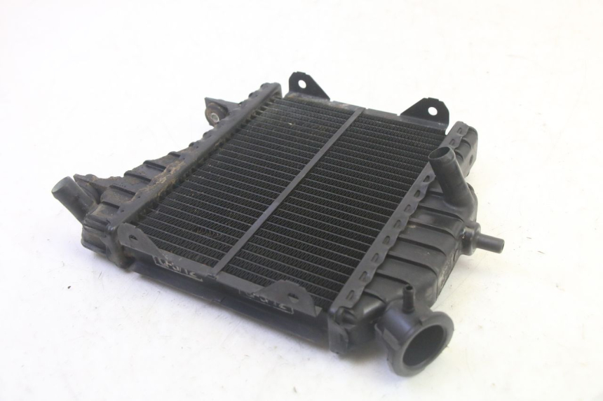 photo de RADIATEUR YAMAHA TZR 50 (2008 - 2016) - Gros plan technique