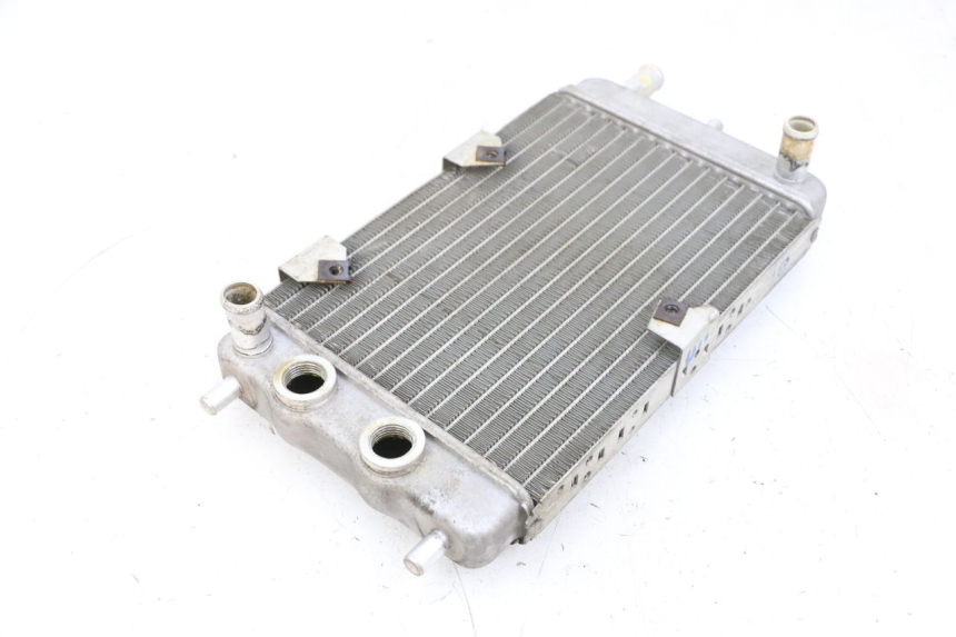 photo de RADIATEUR YAMAHA YP MAJESTY 125 (2002 - 2006) - Gros plan technique