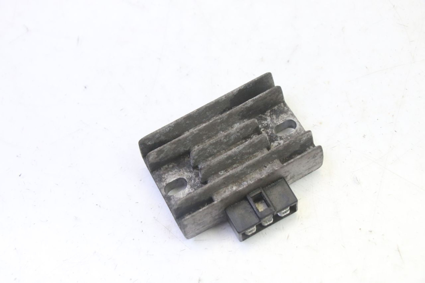 photo de REGULATEUR CHARGE HYOSUNG GV AQUILA 125 (2000 - 2004)