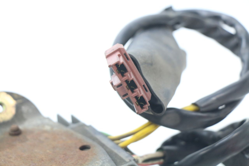 photo de REGULATEUR CHARGE PIAGGIO BEVERLY 500 (2003 - 2007) - Autre angle de vue