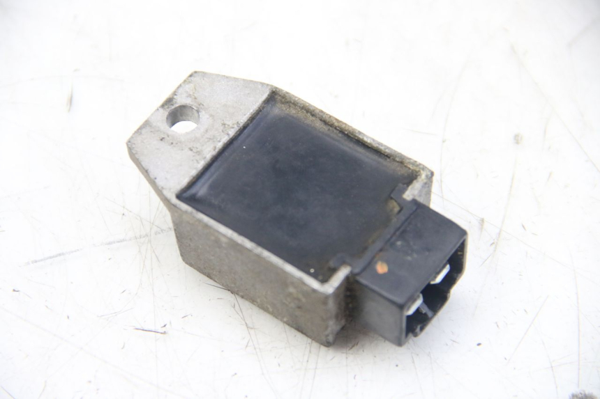 photo de REGULATEUR CHARGE PGO BIG MAX 50 (2001 - 2009) - Détail de la pièce