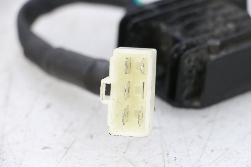 photo de REGULATEUR CHARGE MAG POWER BOMBERS 4T 50 (2016 - 2026) - Gros plan technique