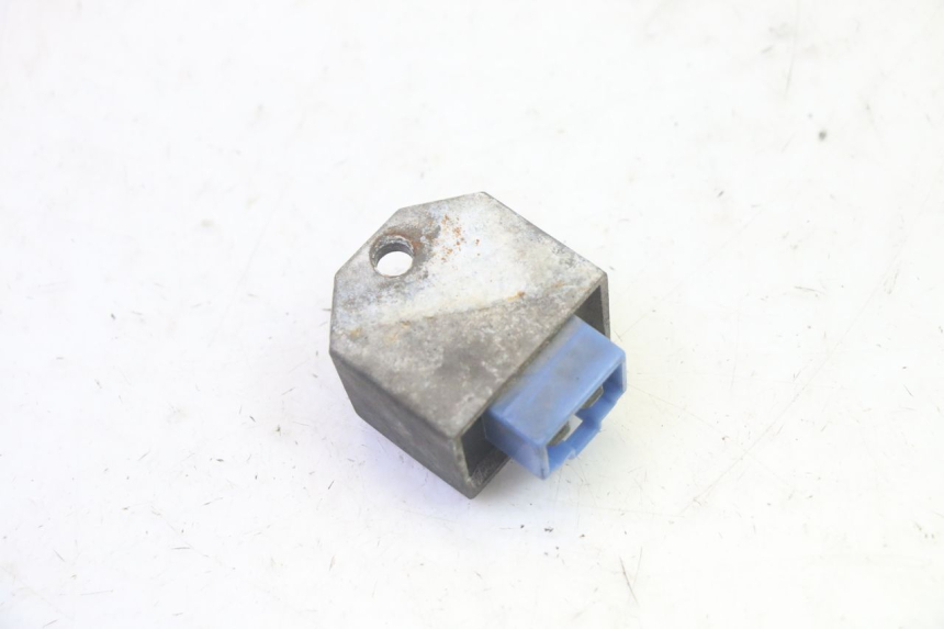 photo de REGULATEUR CHARGE MBK BOOSTER SPIRIT 50 (2004 - 2017) - Zoom état d’usage