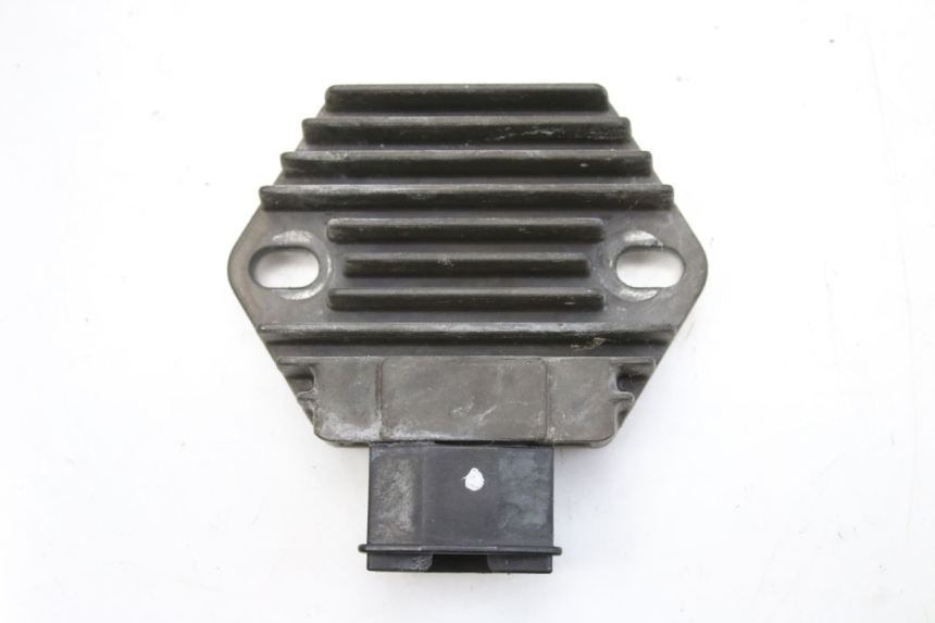 photo de REGULATEUR CHARGE HONDA CBF 500 (2004 - 2007)