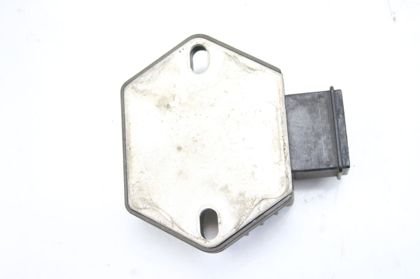 photo de REGULATEUR CHARGE HONDA CBF 500 (2004 - 2007)