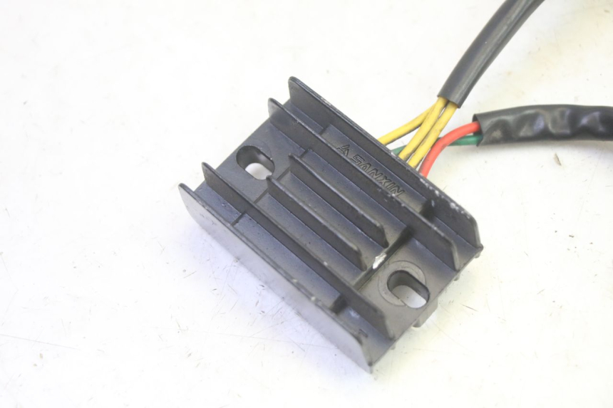 photo de REGULATEUR CHARGE PEUGEOT DJANGO 4T 50 (2014 - 2019) - Détail de la pièce