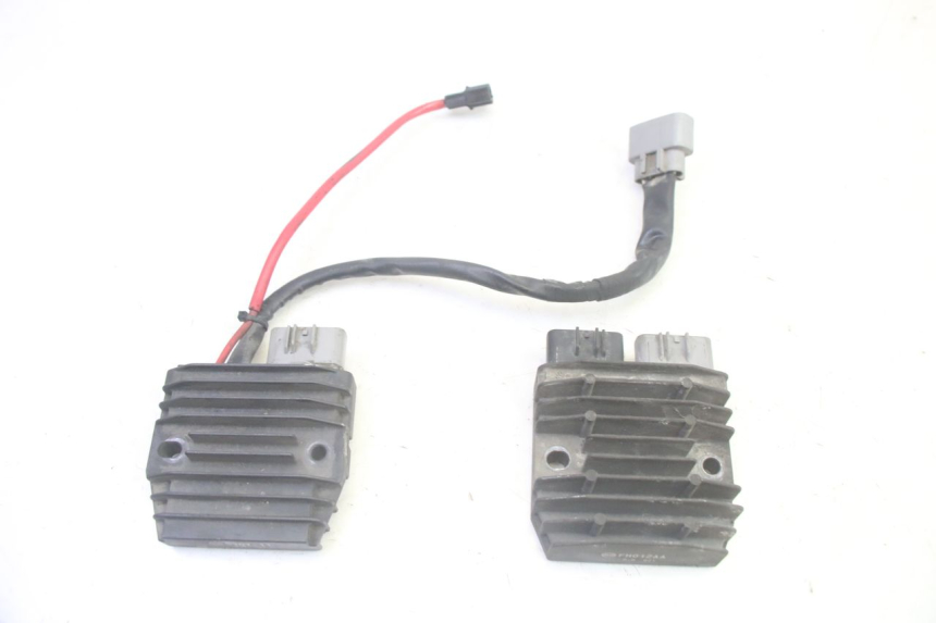 photo de REGULATEUR CHARGE YAMAHA FJR ABS 1300 (2006 - 2012) - Détail de la pièce