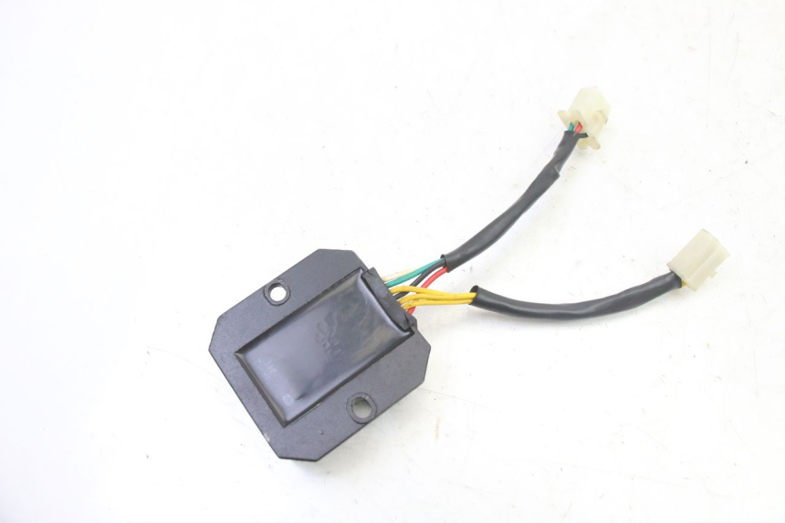photo de REGULATEUR CHARGE VENESI FLY RETRO 4T 50 (2020 - 2025)
