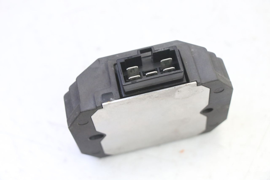 photo de REGULATEUR CHARGE YAMAHA FZ6 FAZER S2 600 (2007 - 2011)