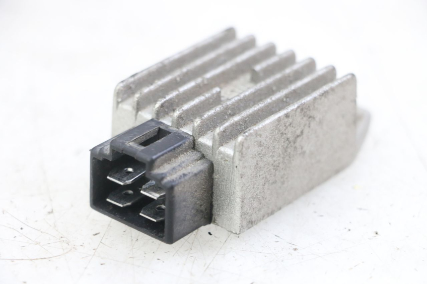 photo de REGULATEUR CHARGE GOES WIKI 125 (2010 - 2015) - Détail de la pièce