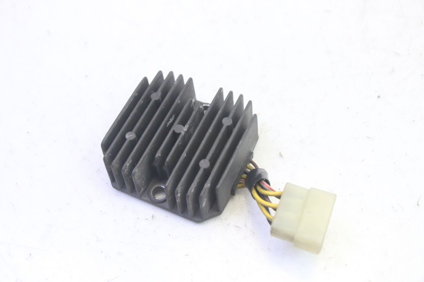 photo de REGULATEUR CHARGE KAWASAKI GPX R WARBIRD 600 (1988 - 1993) - Détail de la pièce