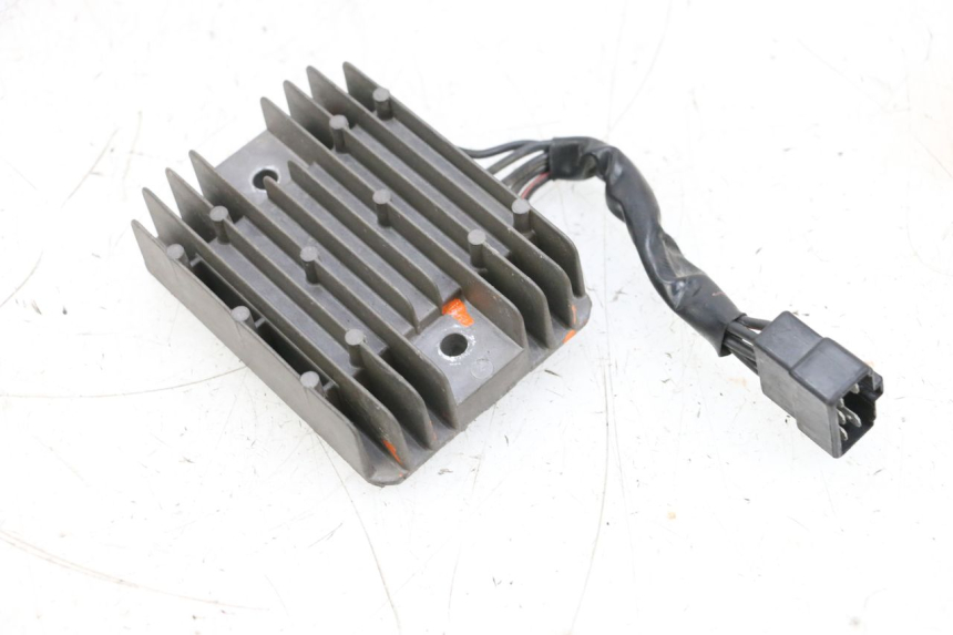 photo de REGULATEUR CHARGE SUZUKI GSXR GSX-R 1000 (2003 - 2004) - Gros plan technique