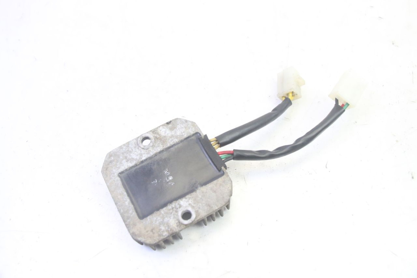photo de REGULATEUR CHARGE SYM GTS EVO 125 (2009 - 2013) - Autre angle de vue