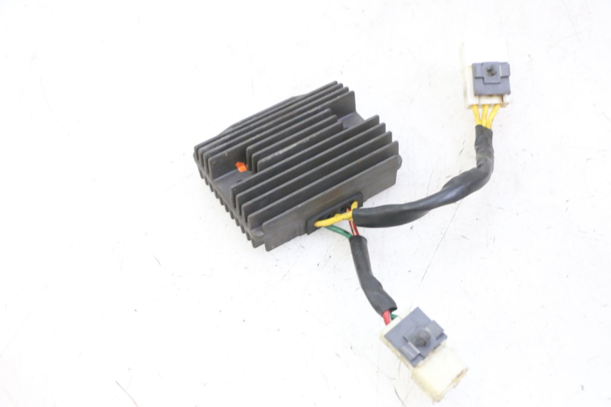photo de REGULATEUR CHARGE PIAGGIO IE MP3 YOURBAN 300 (2011 - 2016)