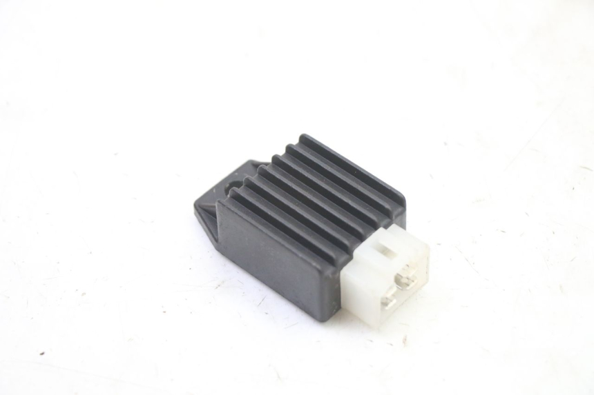 photo de REGULATEUR CHARGE PEUGEOT KISBEE 2T 50 (2010 - 2017)