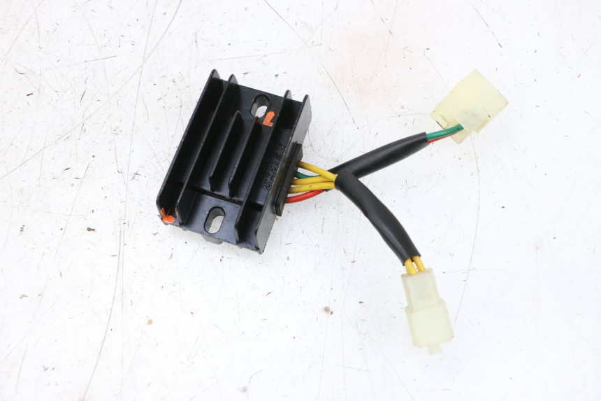 photo de RÉGULATEUR DE CHARGE PEUGEOT KISBEE 4T 50 (2018 - 2022) - Détail de la pièce