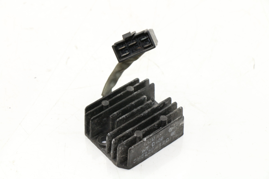 photo de REGULATEUR CHARGE KYMCO PEOPLE S 125 (2000 - 2008)