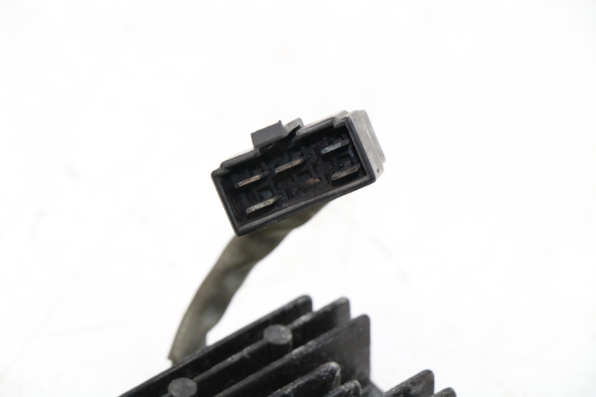 photo de REGULATEUR CHARGE KYMCO PEOPLE S 125 (2000 - 2008)