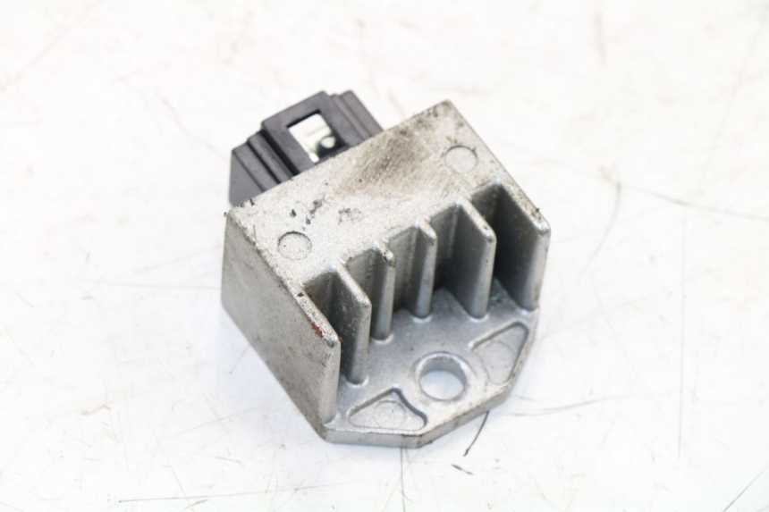 photo de REGULATEUR CHARGE MBK OVETTO ONE 2T 50 (2013 - 2017)