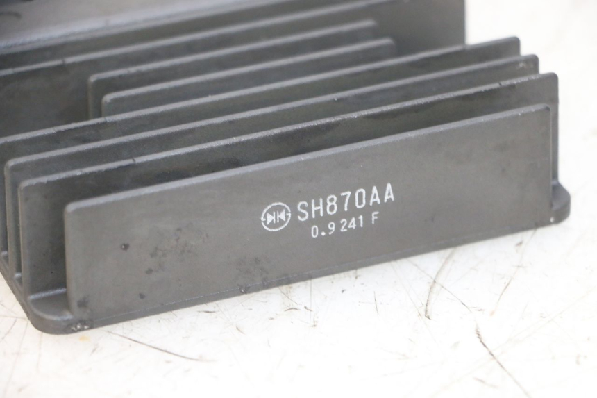 photo de REGULATEUR CHARGE PIAGGIO MP3 HPE 300 (2019 - 2026) - Détail de la pièce