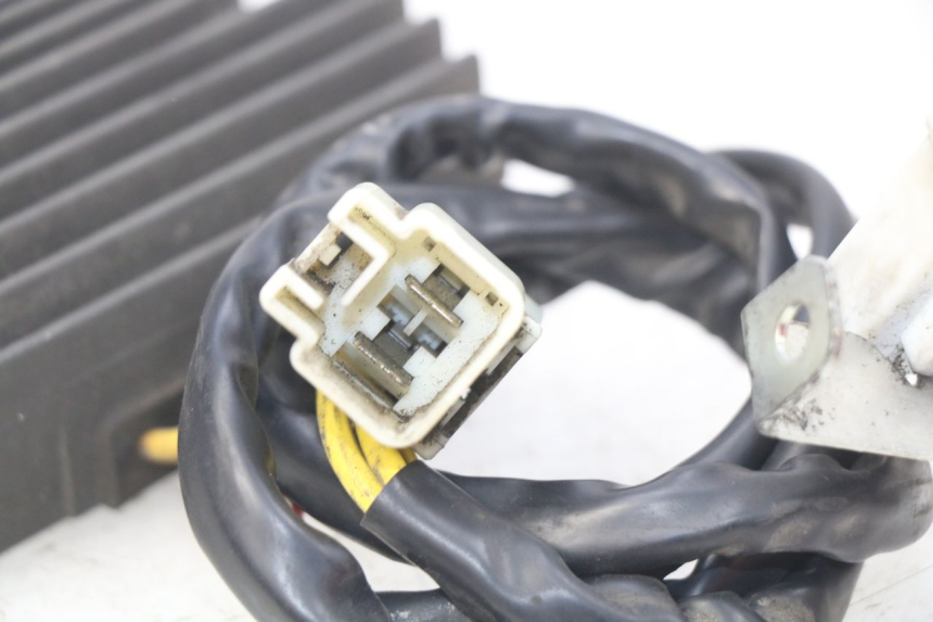 photo de REGULATEUR CHARGE PIAGGIO MP3 LT 300 (2010 - 2016)