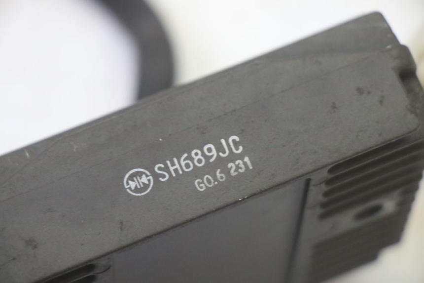 photo de REGULATEUR CHARGE PIAGGIO MP3 LT 300 (2010 - 2016)