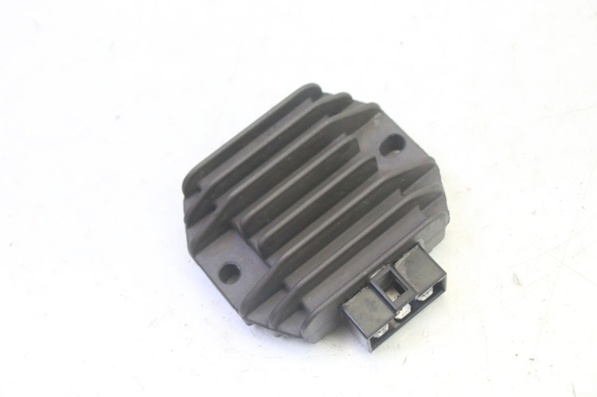 photo de REGULATEUR CHARGE PIAGGIO MP3 125 (2006 - 2014)