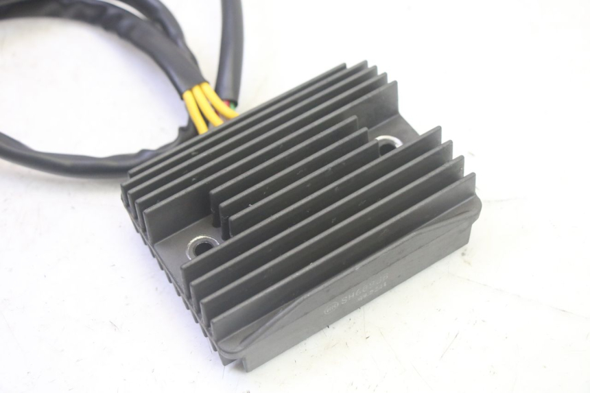 photo de RÉGULATEUR DE CHARGE PIAGGIO MP3 RL 250 (2007 - 2010) - Détail de la pièce