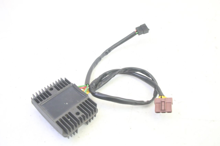 photo de RÉGULATEUR DE CHARGE PIAGGIO MP3 RL 250 (2007 - 2010) - Autre angle de vue