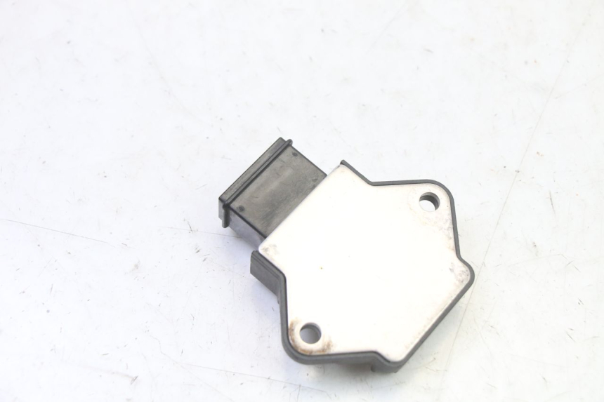 photo de REGULATEUR CHARGE HONDA NTV DEAUVILLE 650 (2001 - 2006)
