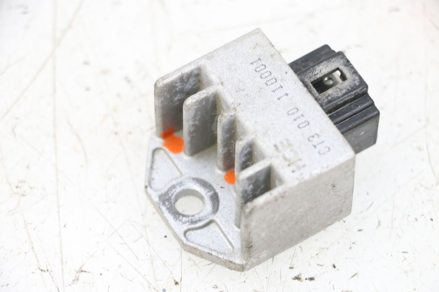 photo de REGULATEUR CHARGE SYM ORBIT 2 50 (2008 - 2014) - Autre angle de vue