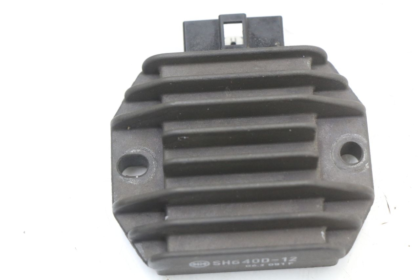 photo de REGULATEUR CHARGE PIAGGIO MP3 125 (2006 - 2014)