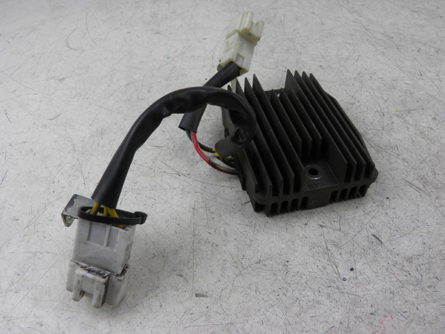photo de REGULATEUR CHARGE PIAGGIO MP3 LT 300 (2010 - 2016)