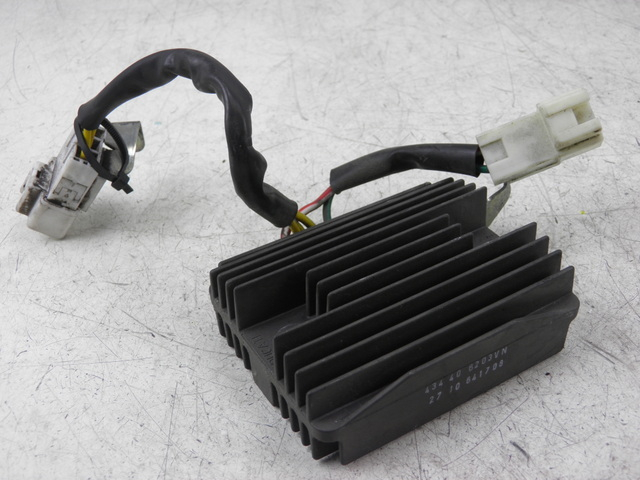 photo de REGULATEUR CHARGE PIAGGIO MP3 LT 300 (2010 - 2016)
