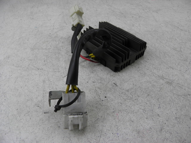 photo de REGULATEUR CHARGE PIAGGIO MP3 LT 300 (2010 - 2016)