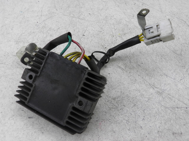 photo de REGULATEUR CHARGE PIAGGIO MP3 LT 300 (2010 - 2016)