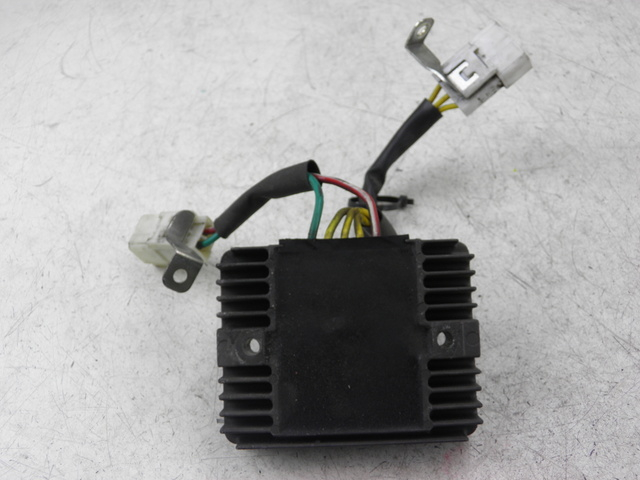 photo de REGULATEUR CHARGE PIAGGIO MP3 LT 300 (2010 - 2016)